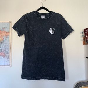 Rip n Dip “yin-yang” T-Shirt